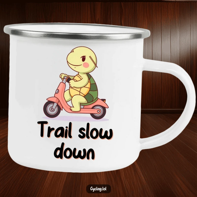 Funny camping mug: A cheerful turtle rides a scooter backwards, a humorous outdoor companion.